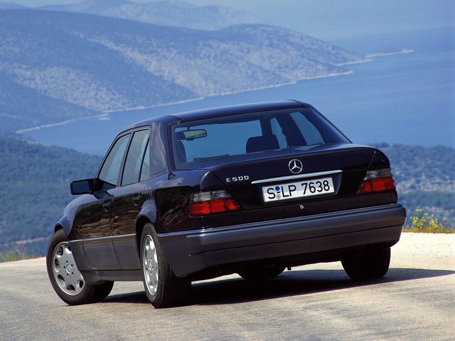  Mercedes-Benz E500 1993 года  (фото 2 из 7)